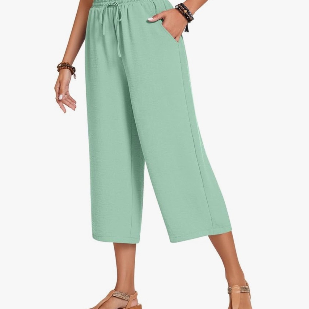 Women’s soft Mint Green capri’s